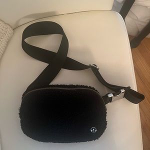 Lululemon Sherpa bag